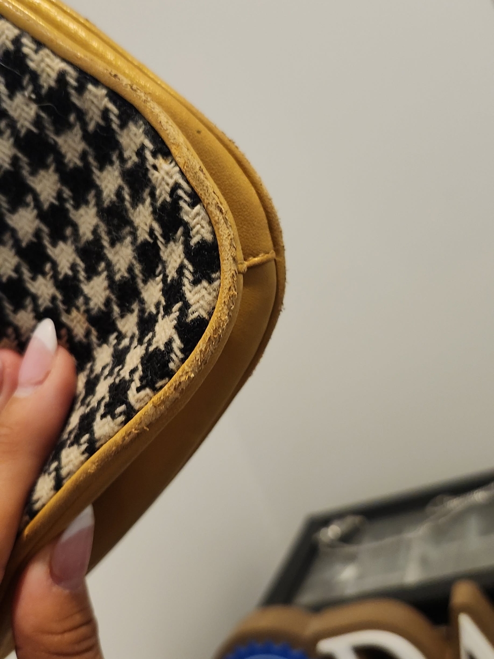 Vintage Coach Houndstooth Canvas Shoulder Bag in Black & Cream - Picture 6 of 8